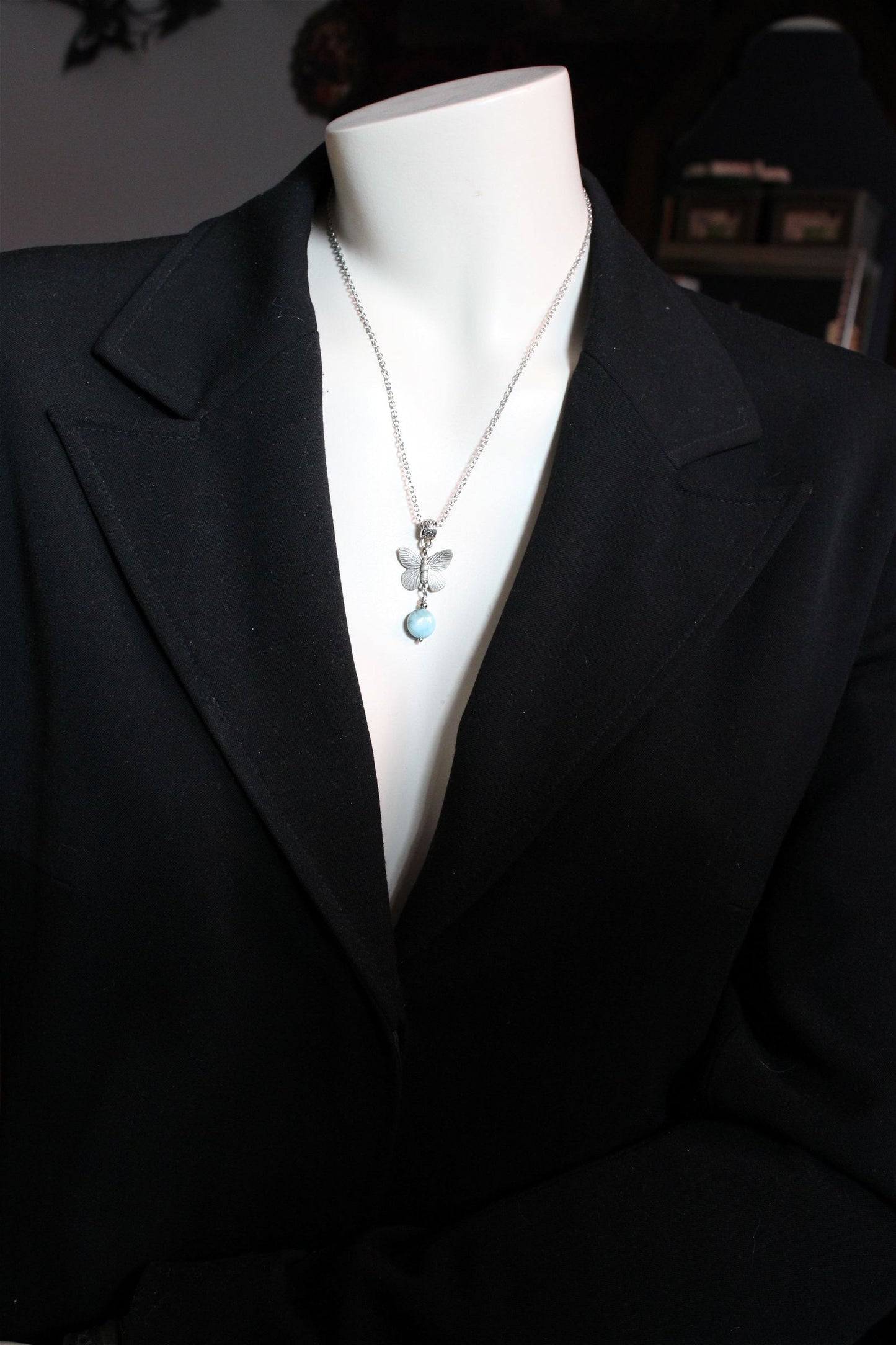 Collier avec larimar et papillon - Aurore Lune 