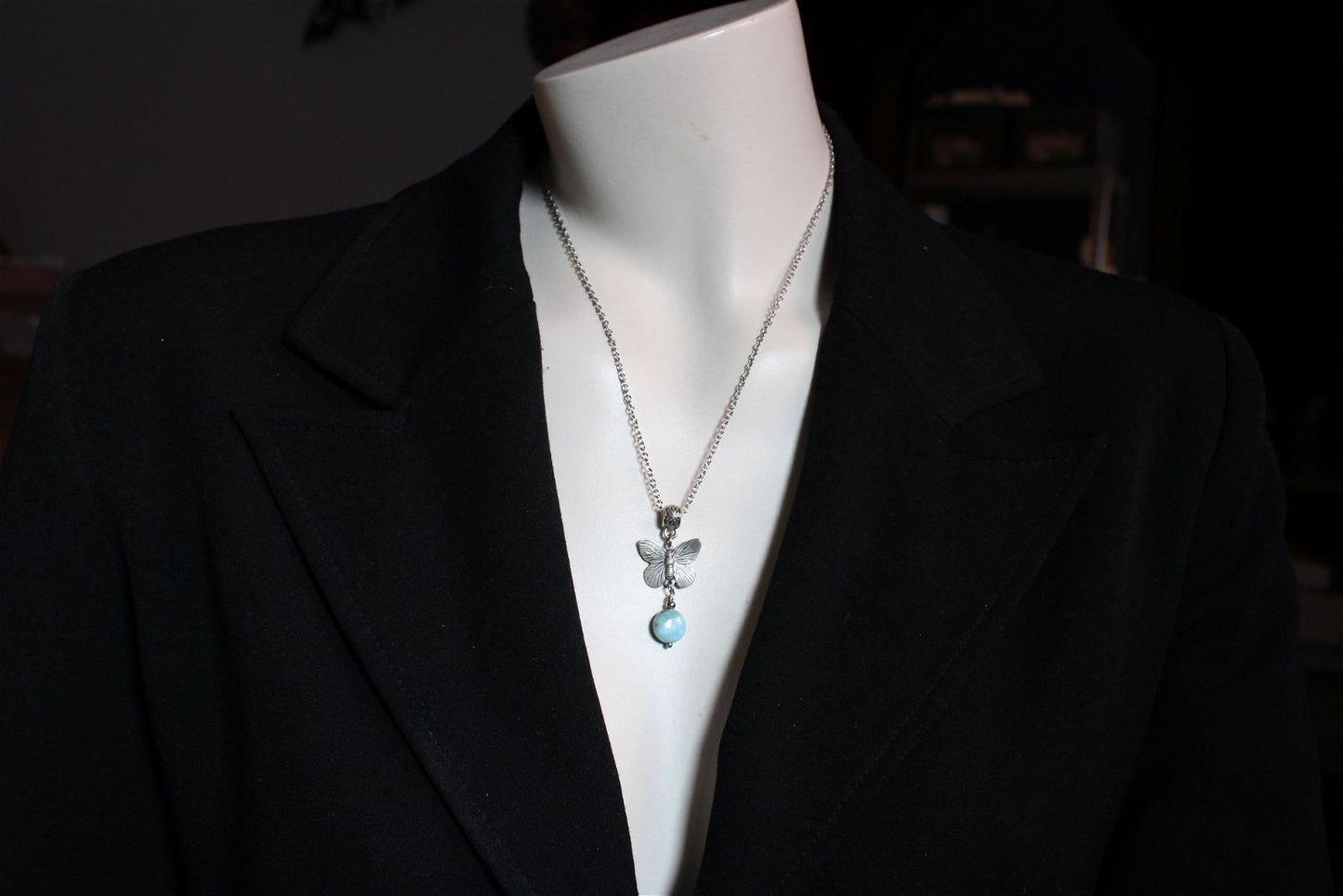 Collier avec larimar et papillon - Aurore Lune 