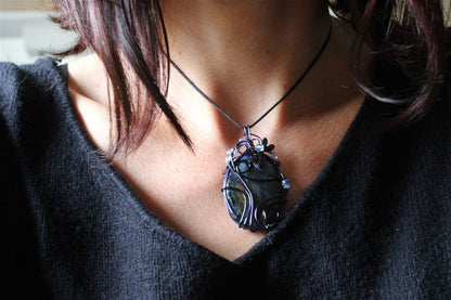 Collier avec pietersite et libellule - Aurore Lune 