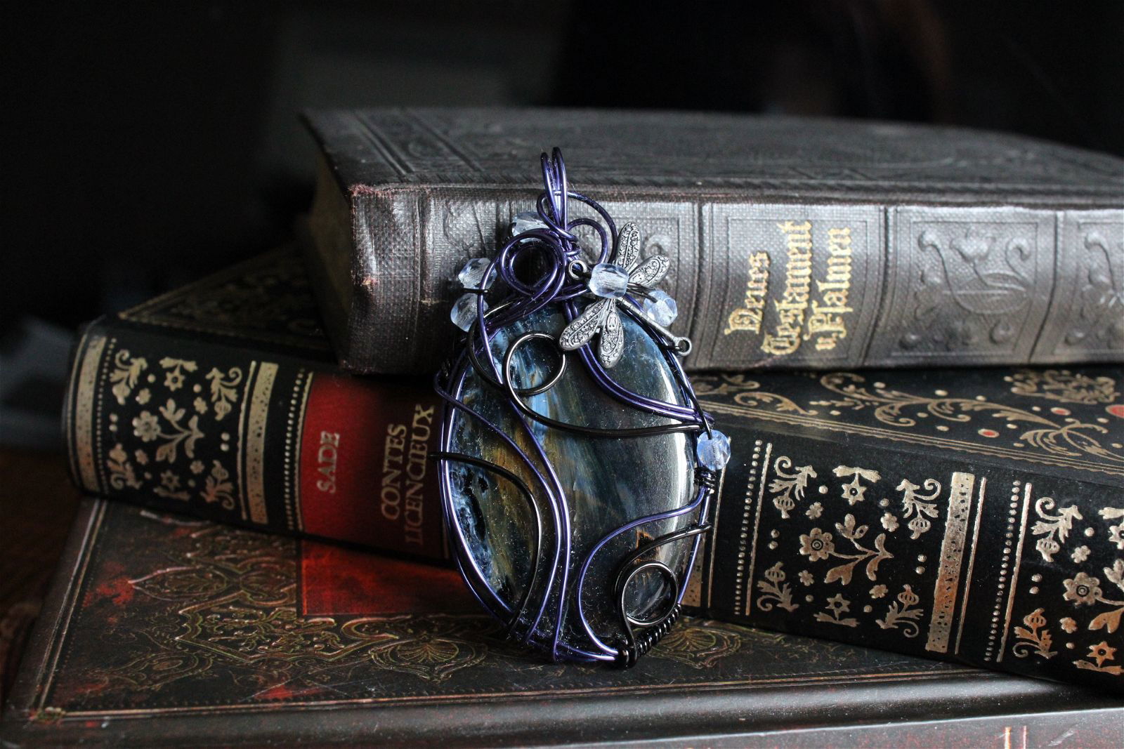 Collier avec pietersite et libellule - Aurore Lune 