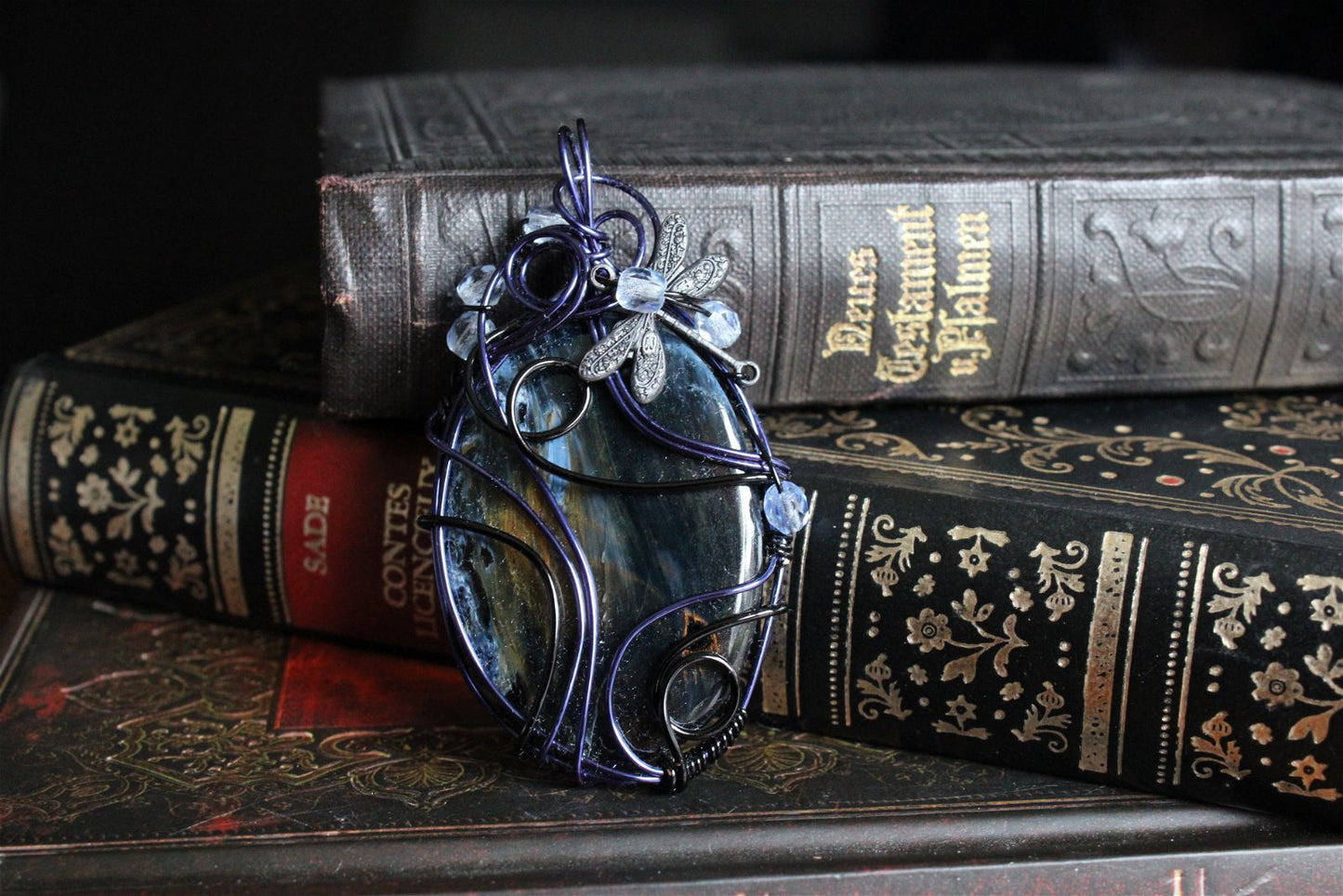 Collier avec pietersite et libellule - Aurore Lune 