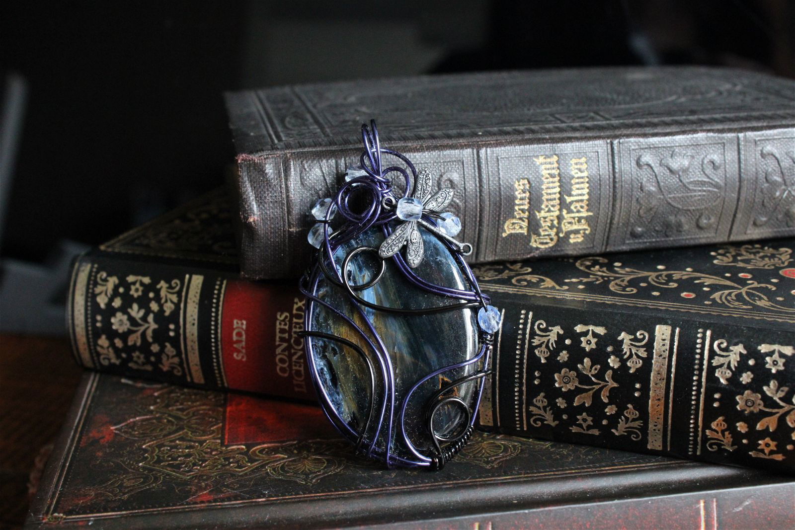 Collier avec pietersite et libellule - Aurore Lune 