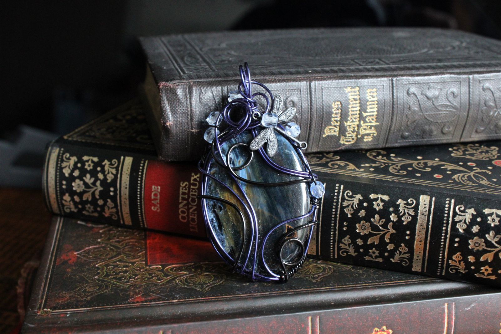 Collier avec pietersite et libellule - Aurore Lune 