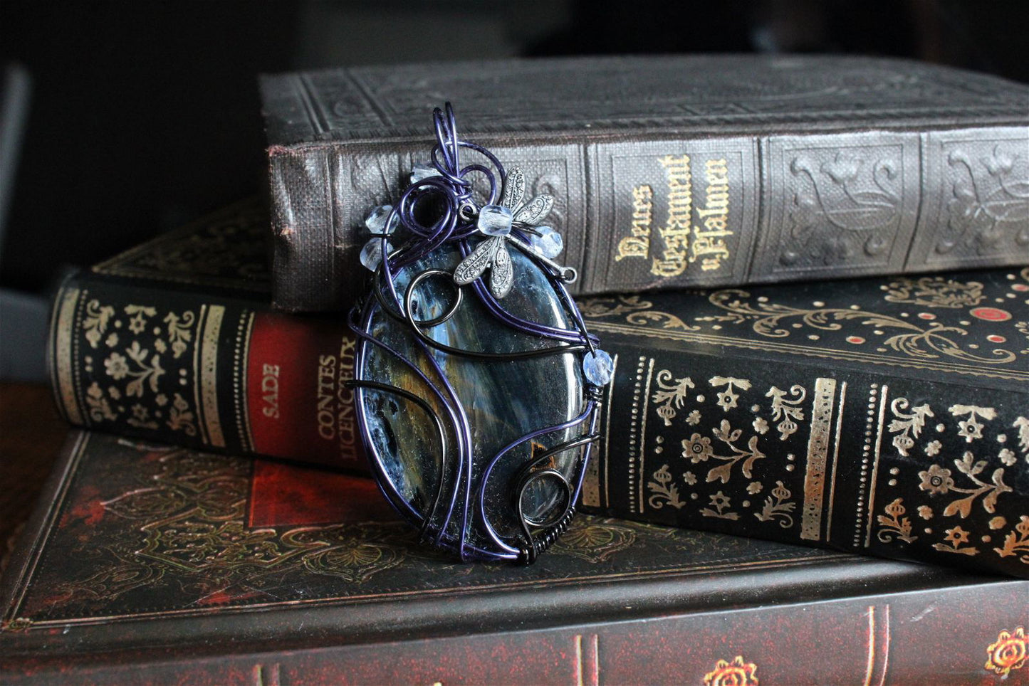 Collier avec pietersite et libellule - Aurore Lune 