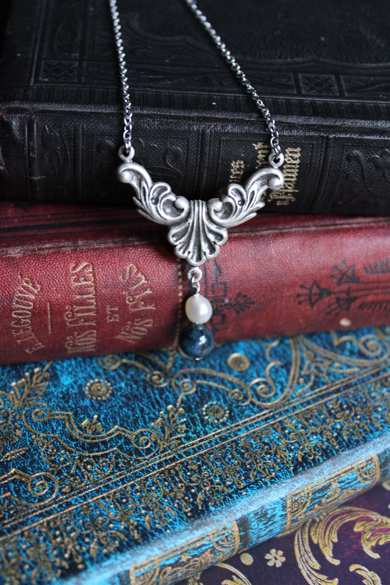 Collier baroque - elfique avec disthène bleu - Aurore Lune 