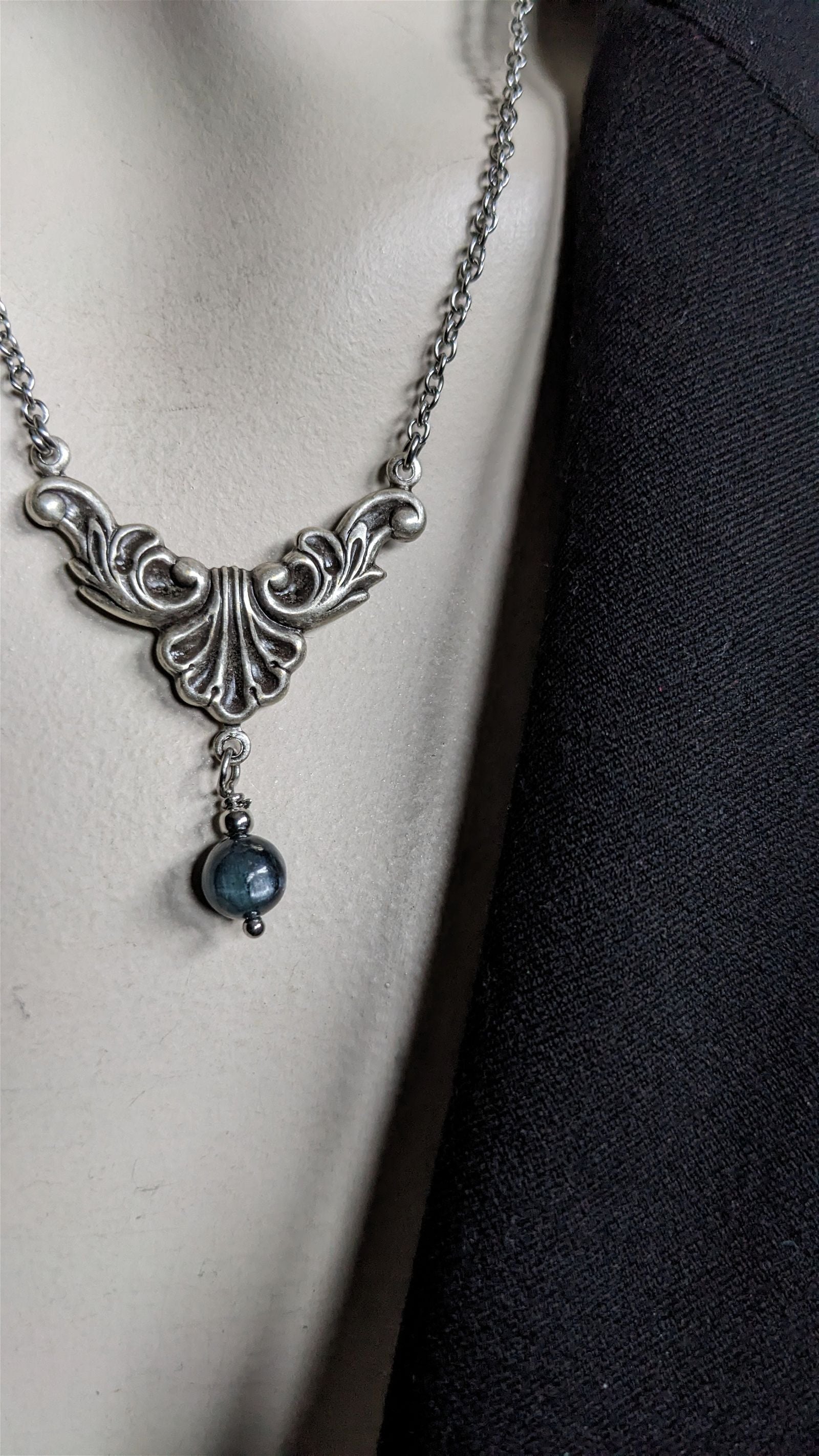 Collier baroque - elfique avec disthène bleu - Aurore Lune 
