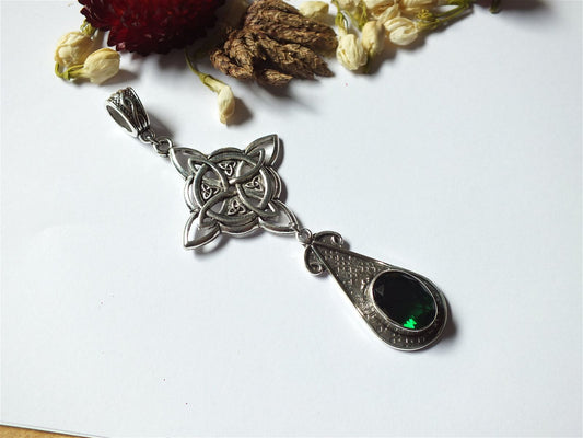 Collier celtique avec pierre verte - Aurore Lune 