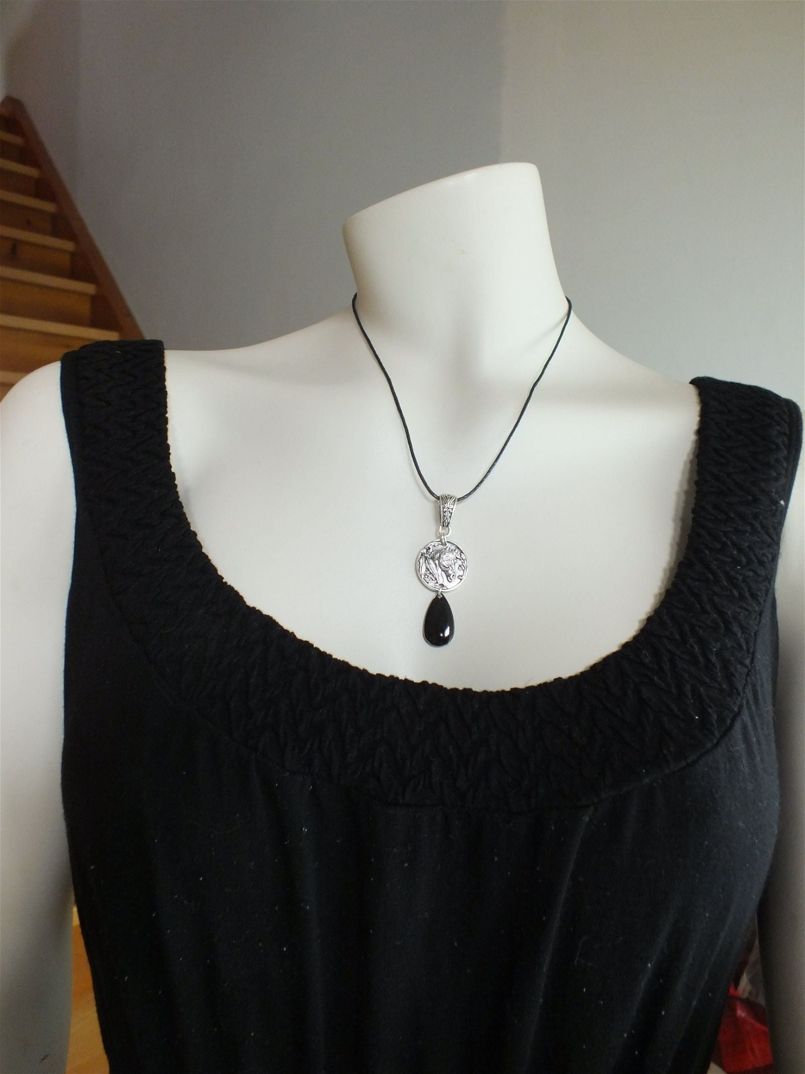 Collier cheval  breloque noire - Aurore Lune 