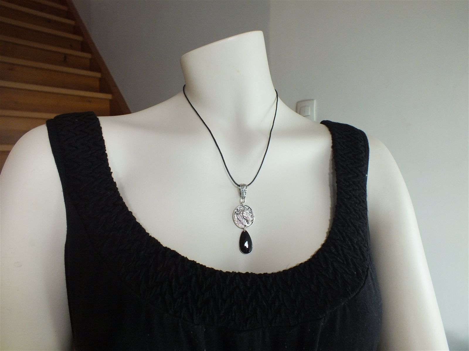 Collier cheval  breloque noire - Aurore Lune 