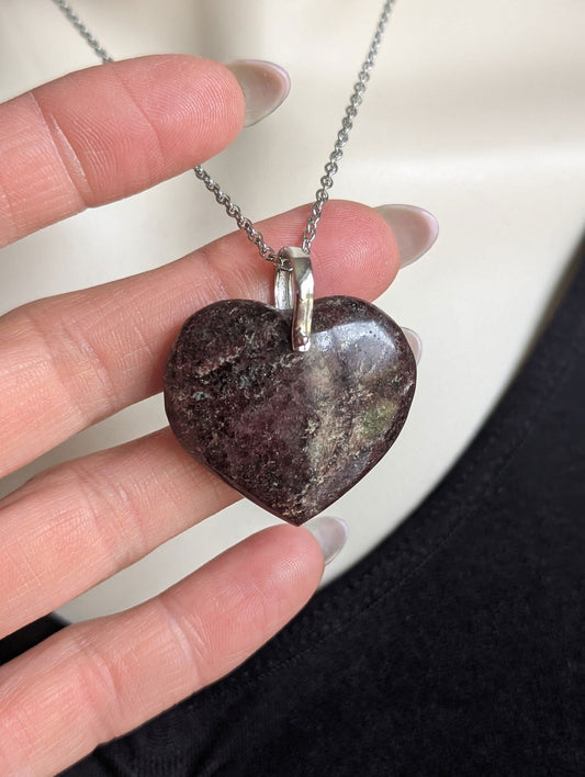 Collier coeur en grenat - Aurore Lune 