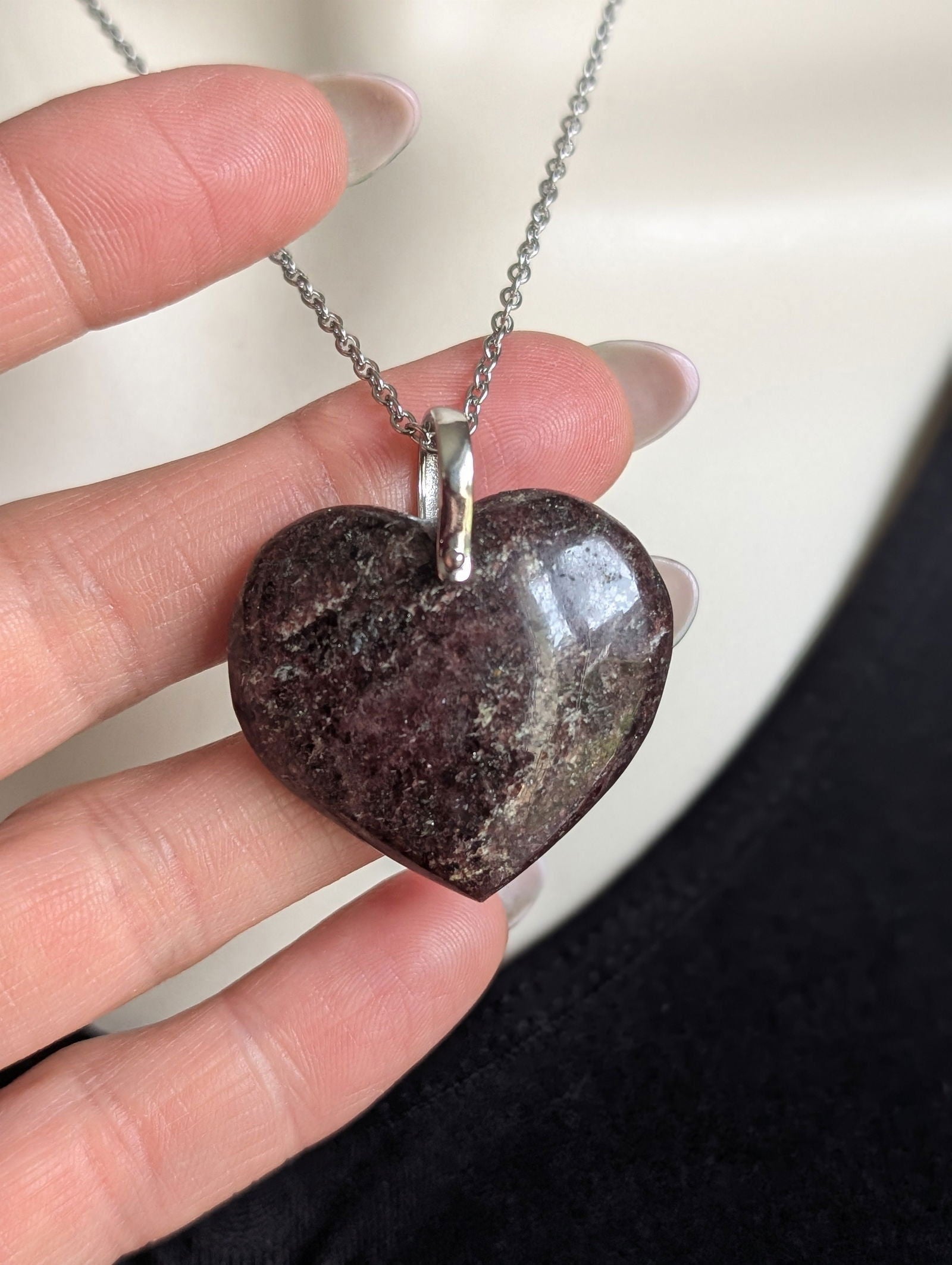 Collier coeur en grenat - Aurore Lune 