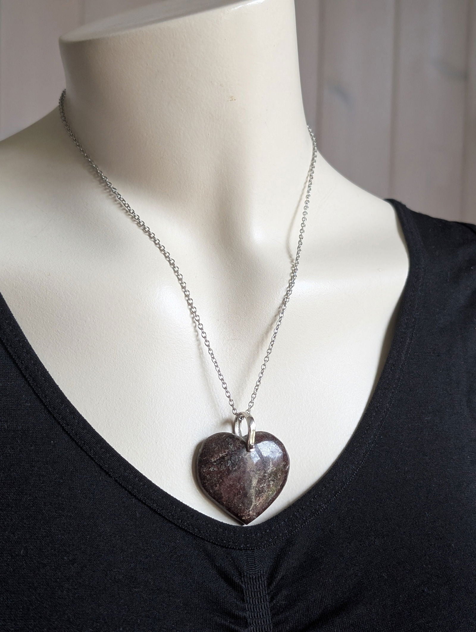Collier coeur en grenat - Aurore Lune 