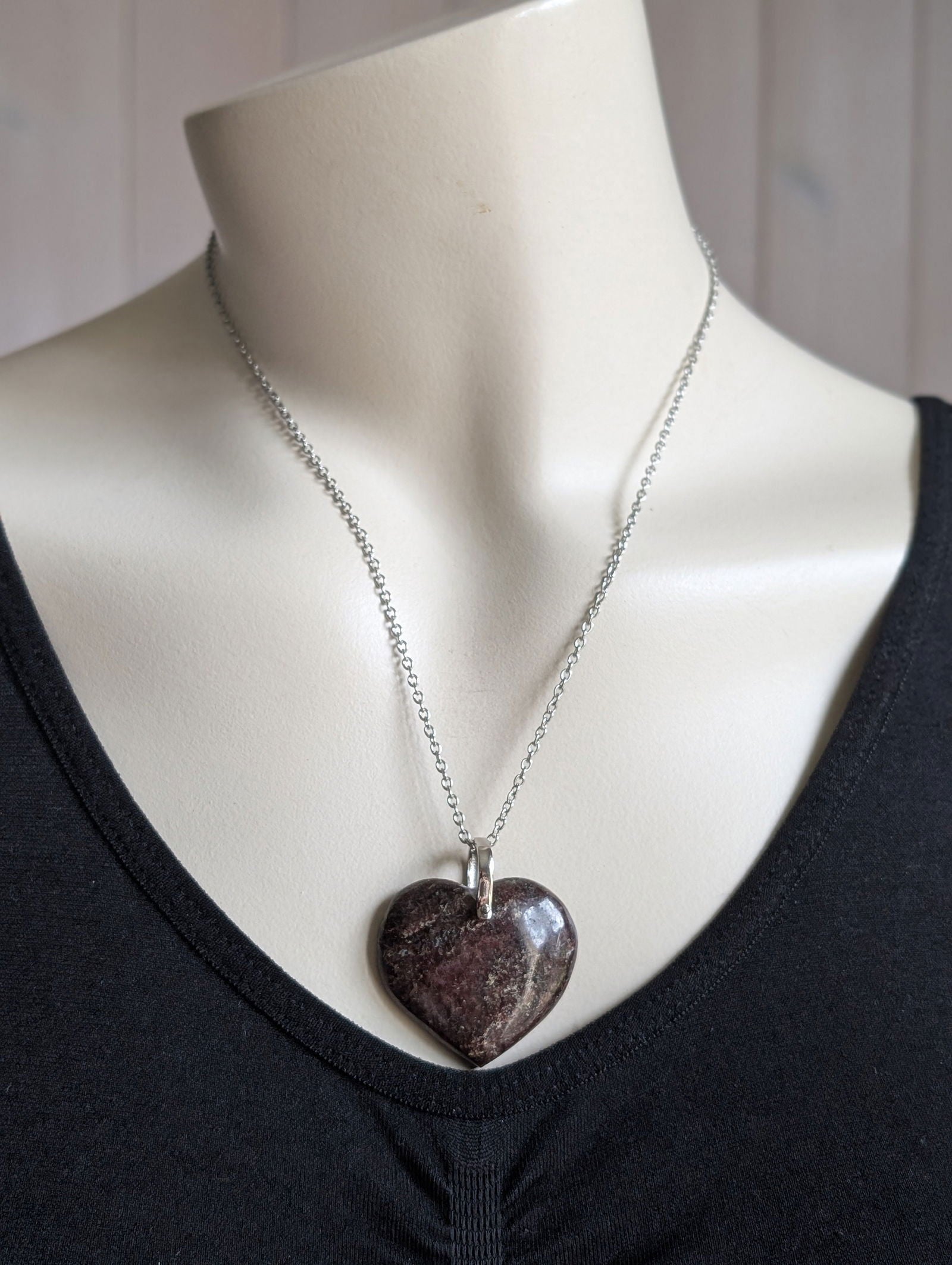 Collier coeur en grenat - Aurore Lune 