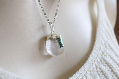 Collier cristal de roche et tourmaline verte avec chaîne - Aurore Lune 