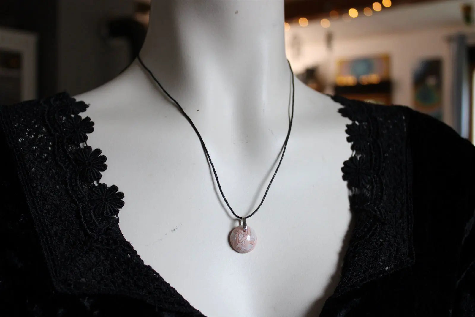 Collier de douceur en agate candy cotton - Aurore Lune 