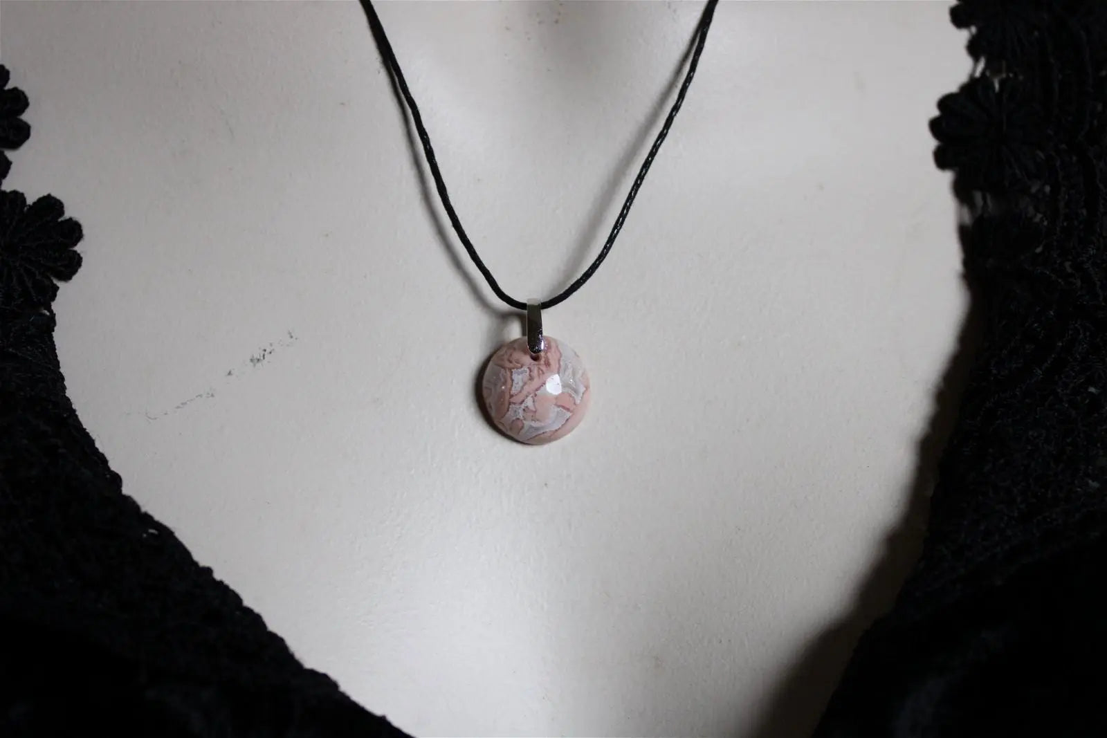Collier de douceur en agate candy cotton - Aurore Lune 