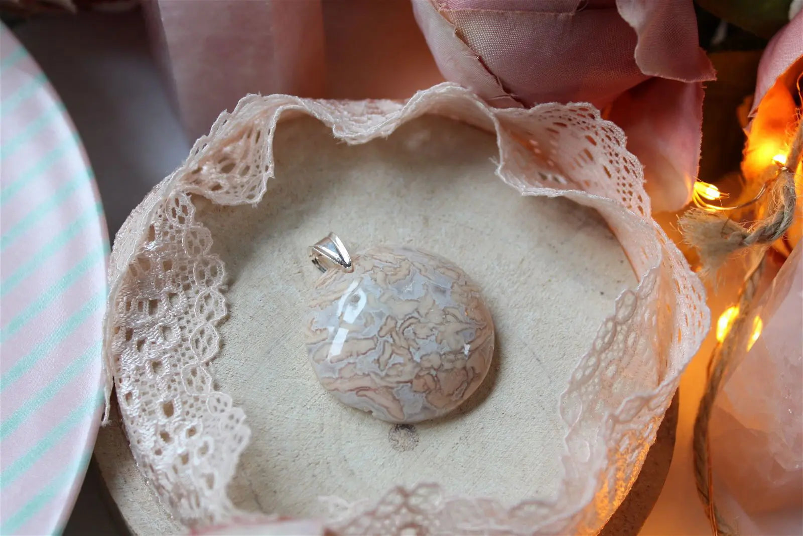 Collier de douceur en agate candy cotton - Aurore Lune 