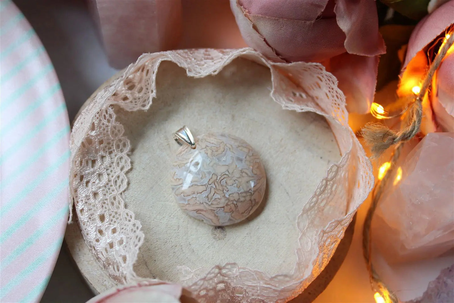 Collier de douceur en agate candy cotton - Aurore Lune 