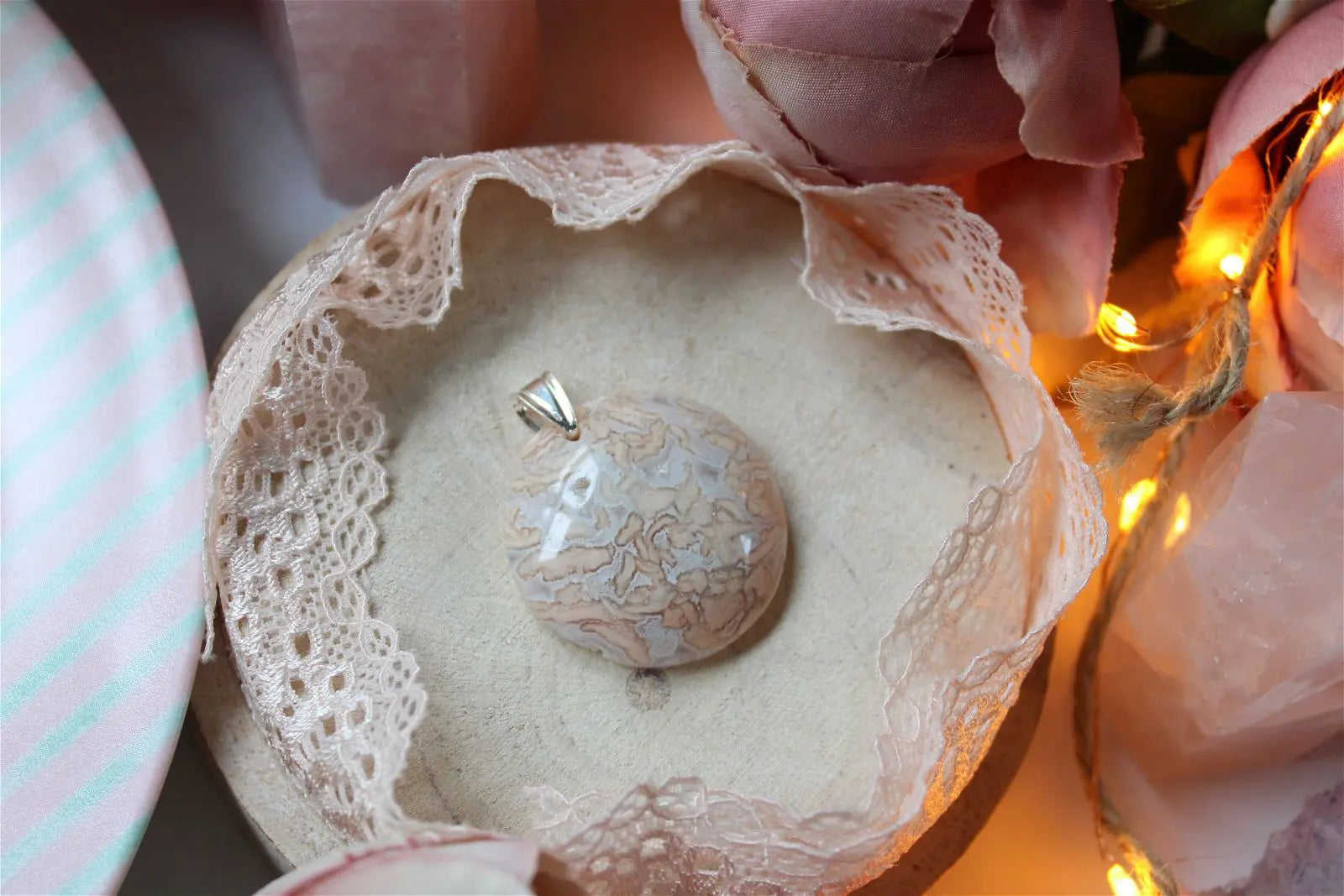 Collier de douceur en agate candy cotton - Aurore Lune 