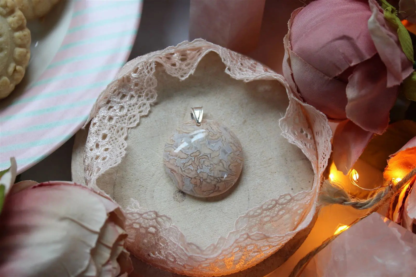Collier de douceur en agate candy cotton - Aurore Lune 