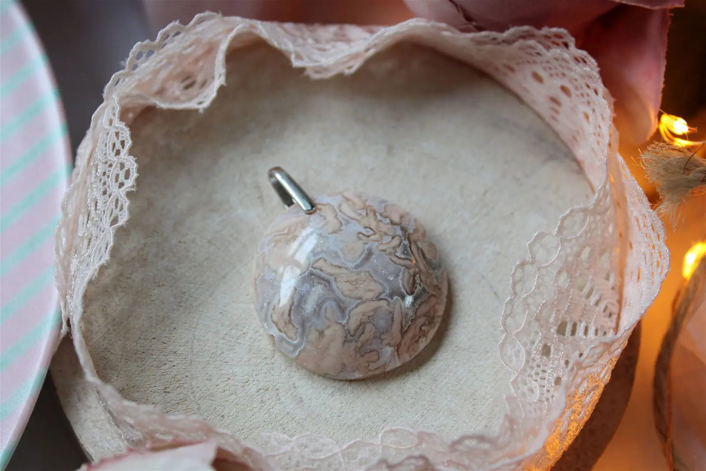 Collier de douceur en agate candy cotton - Aurore Lune 