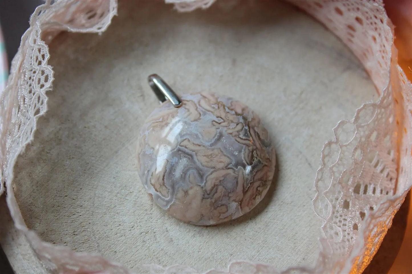 Collier de douceur en agate candy cotton - Aurore Lune 