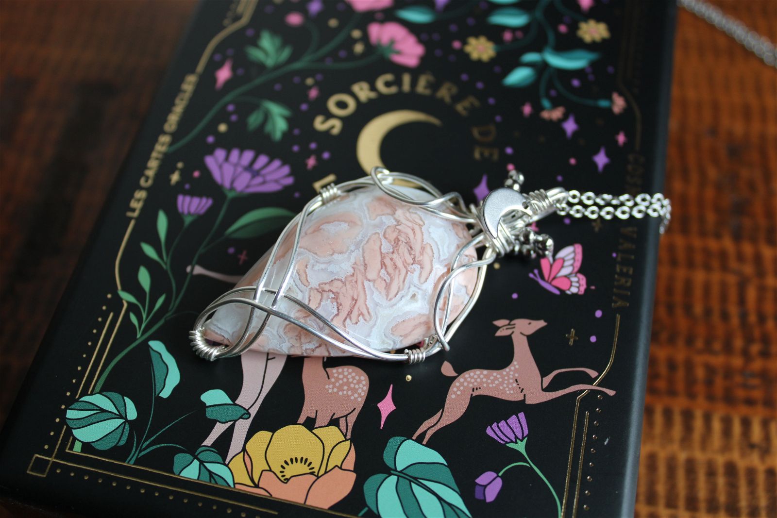 Collier de douceur en agate candy cotton - Aurore Lune 