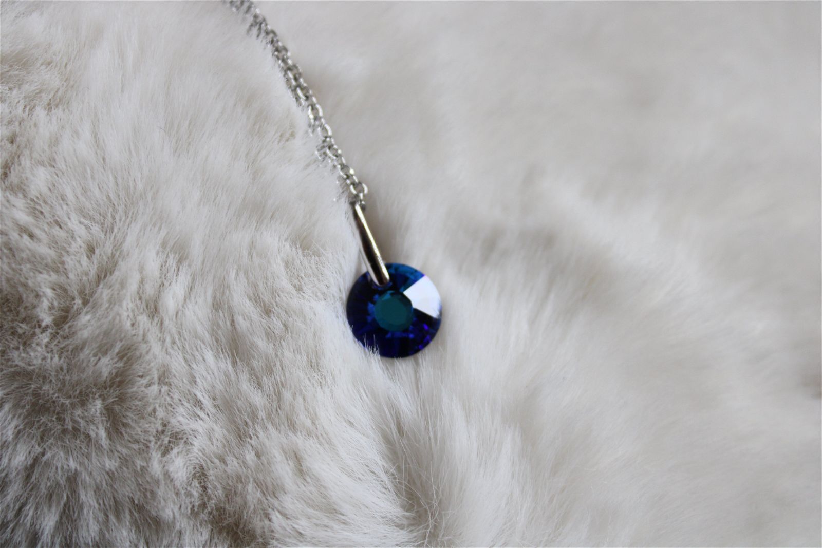 Collier décoré SWAROVSKI bleu nuit - Aurore Lune 