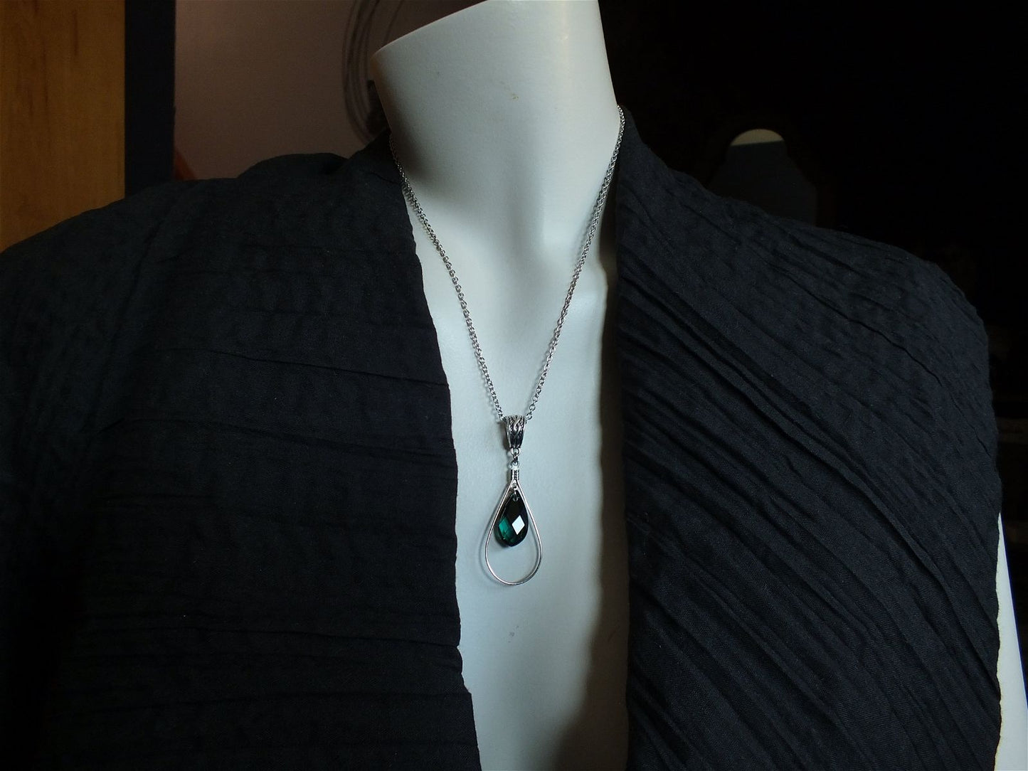 Collier décoré SWAROVSKI vert mousse - Aurore Lune 