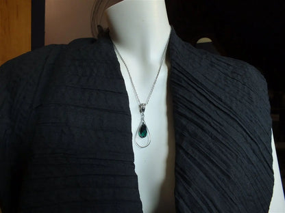 Collier décoré SWAROVSKI vert mousse - Aurore Lune 