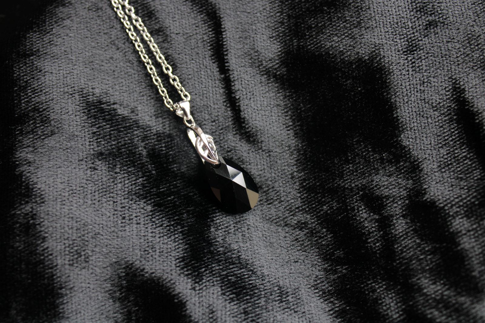 Collier décoré Swarovski noir * Dusk * - Aurore Lune 