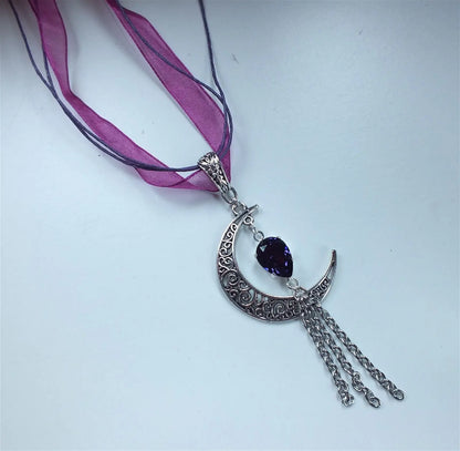Collier décoré d'un swarovski original violet et belle Lune en filigrane, cordon violet multifils ou chaîne en acier inoxydable - Aurore Lune 