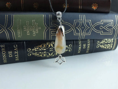 Collier en agate sakura - Aurore Lune 