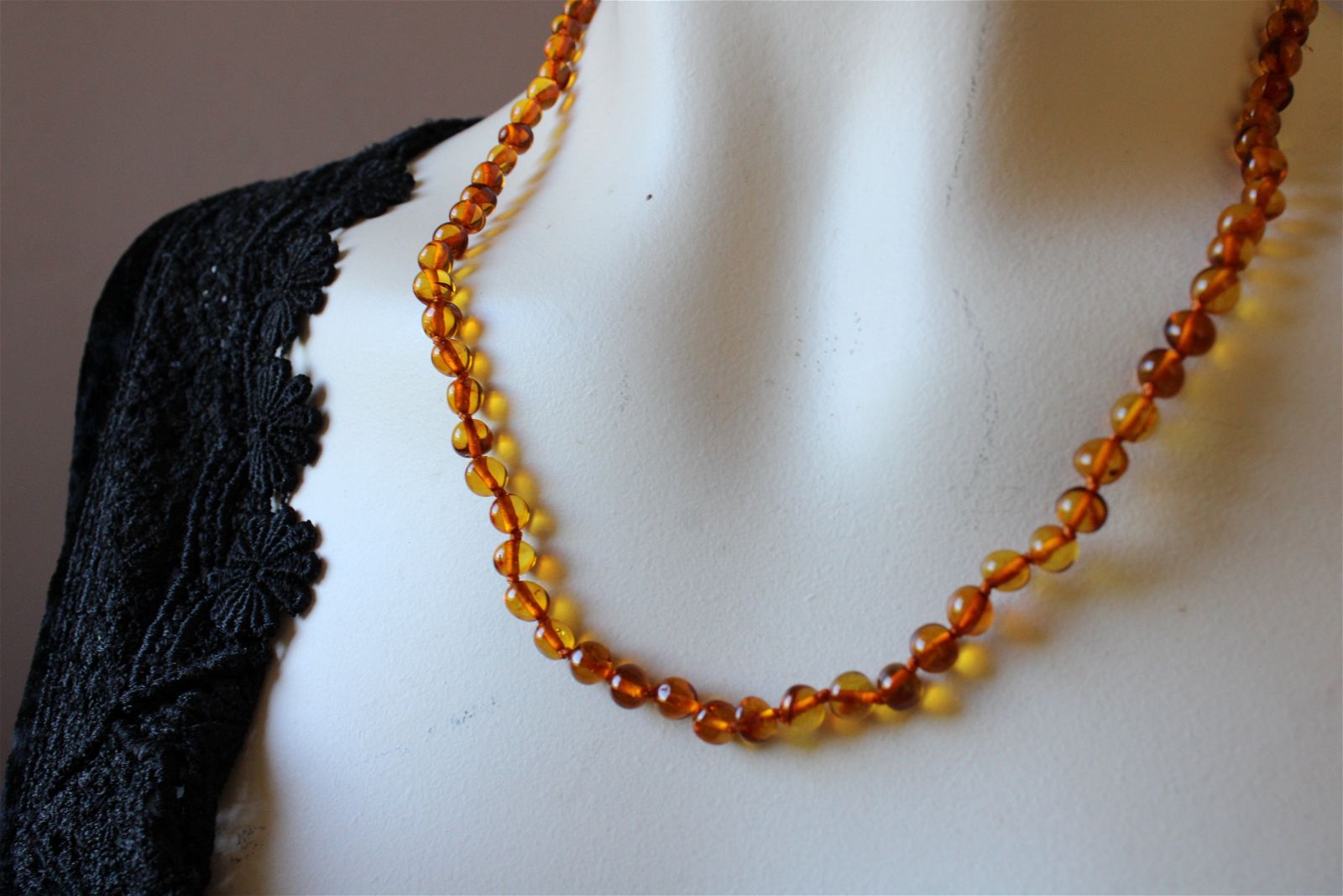 Collier en ambre cognac 50 cm - Lituanie - Aurore Lune 