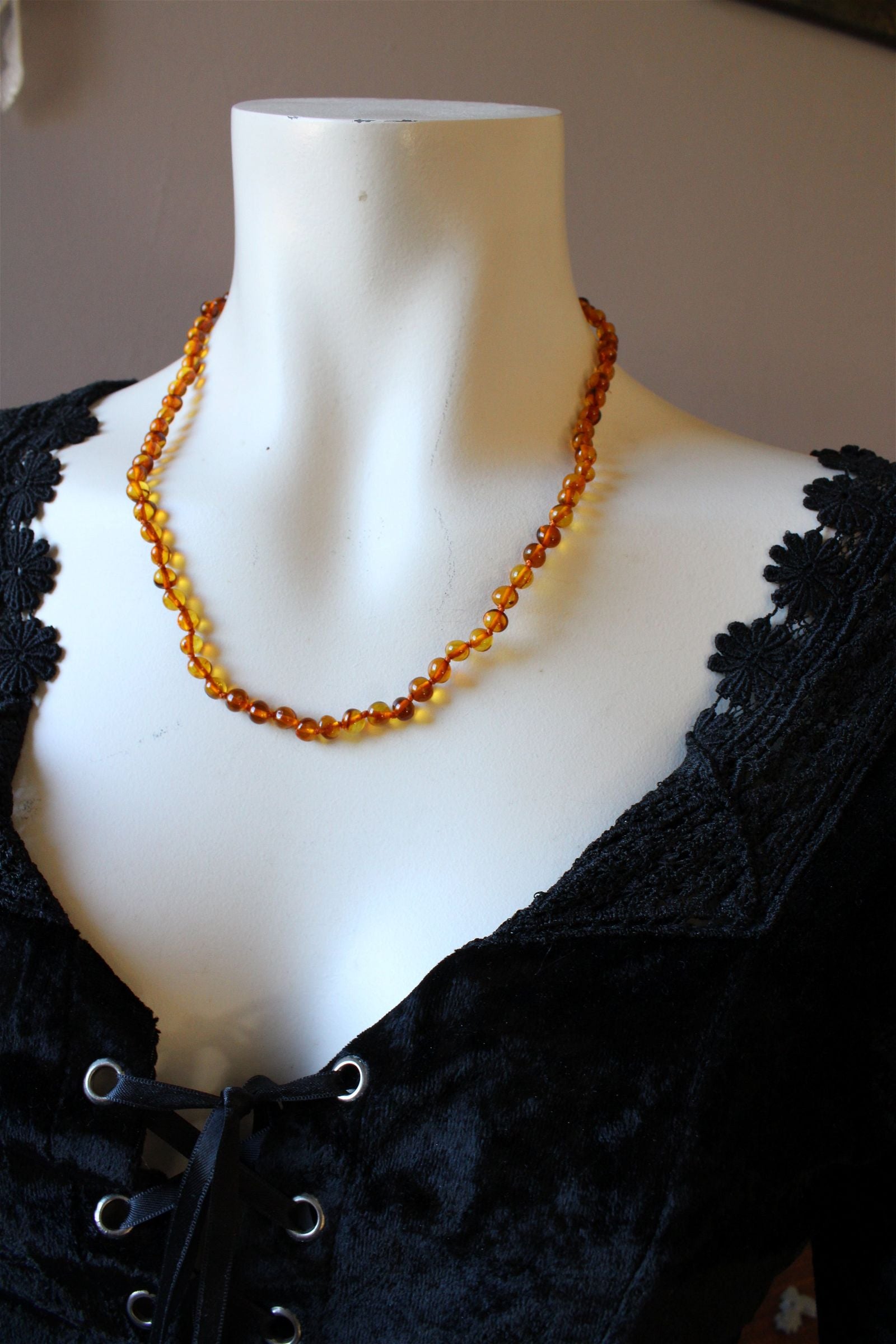 Collier en ambre cognac 50 cm - Lituanie - Aurore Lune 