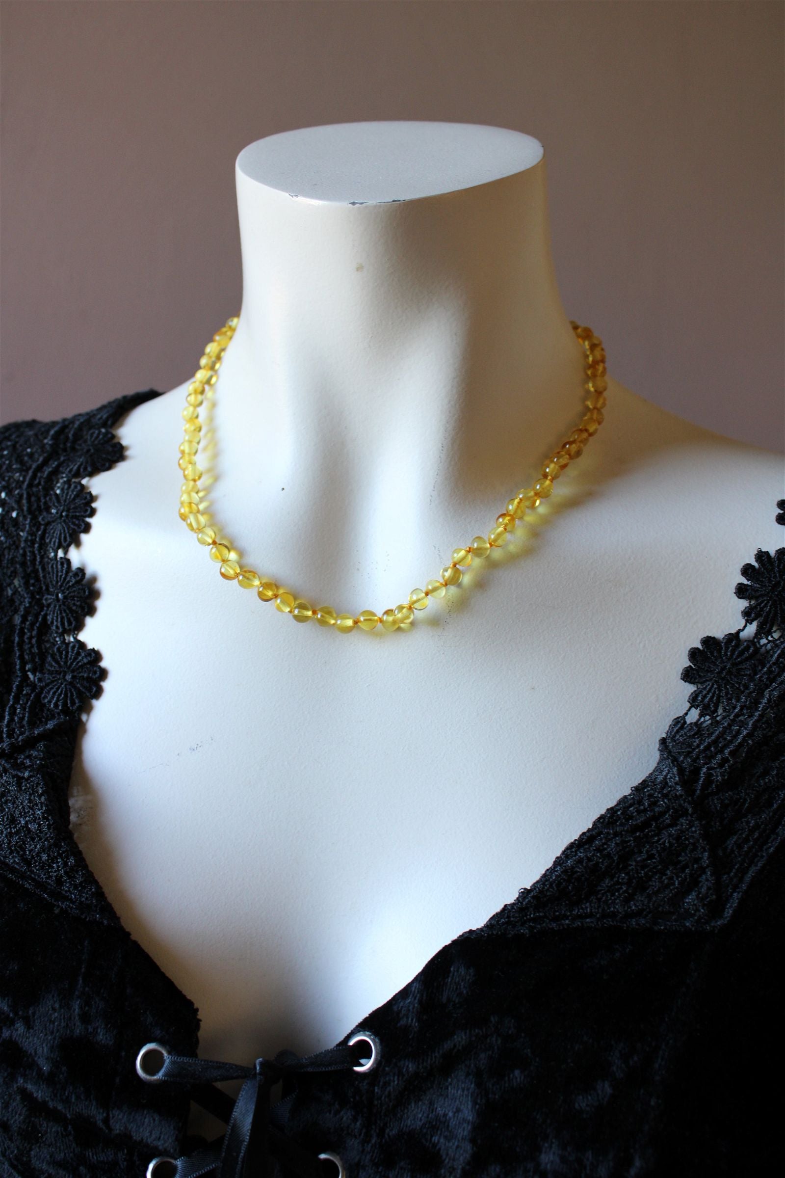 Collier en ambre jaune 43-45 cm - Lituanie - Aurore Lune 