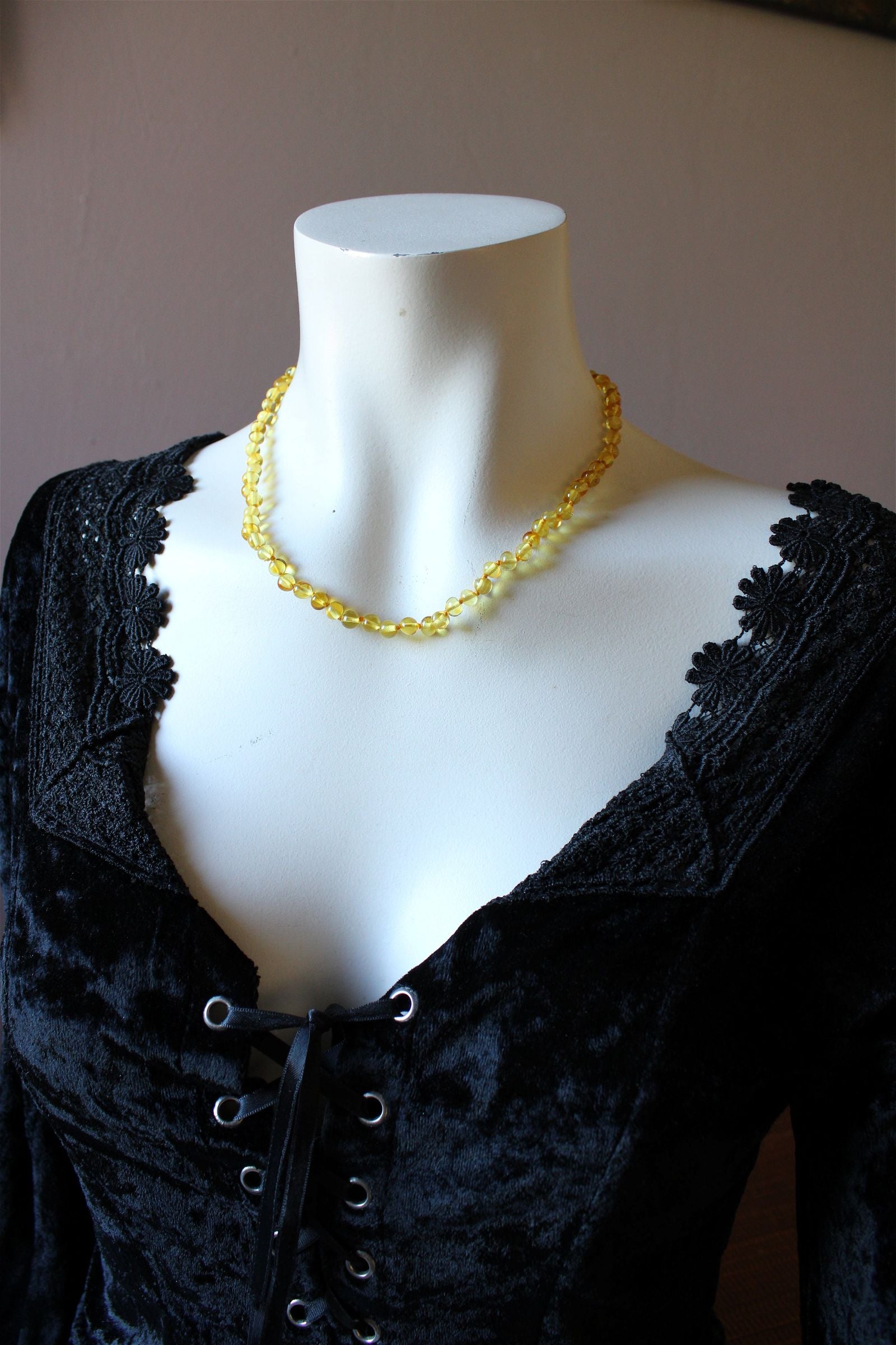 Collier en ambre jaune 43-45 cm - Lituanie - Aurore Lune 