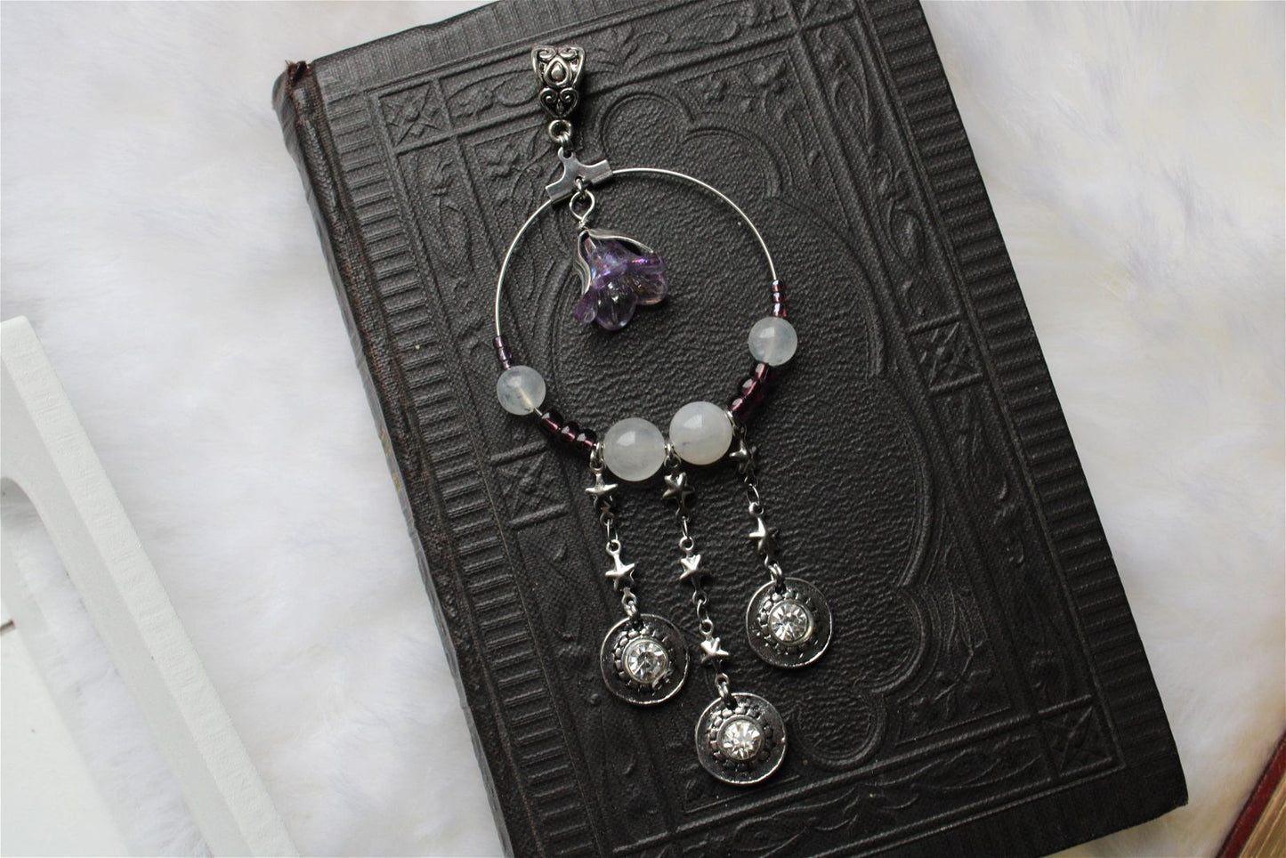 Collier labradorite blanche et décorations douces - Aurore Lune 
