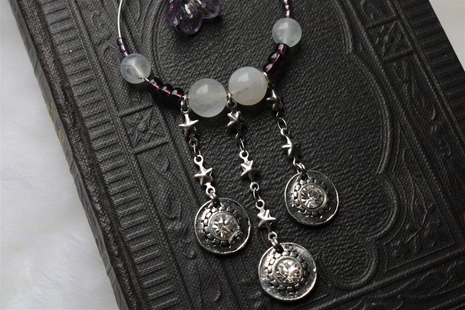 Collier labradorite blanche et décorations douces - Aurore Lune 