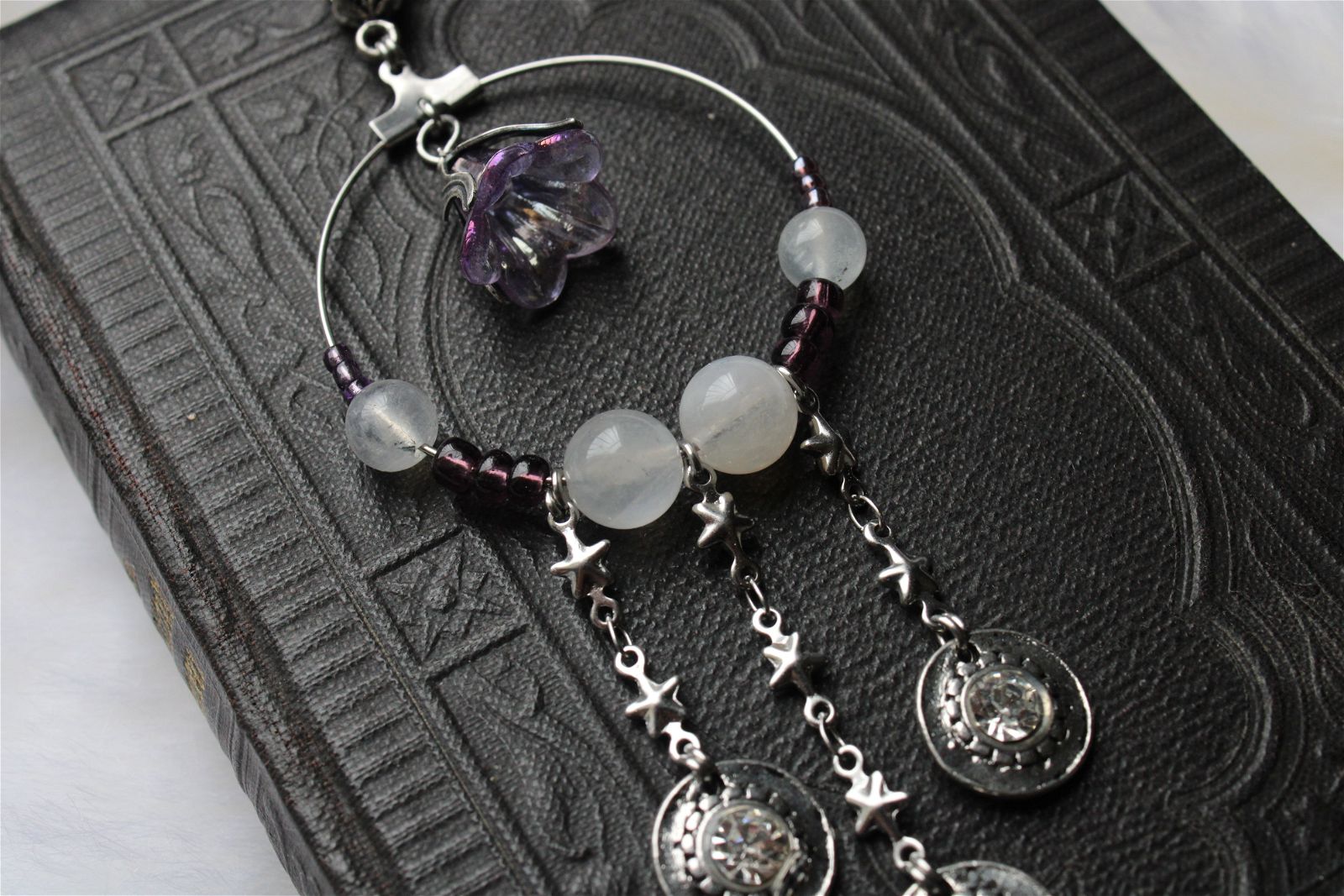 Collier labradorite blanche et décorations douces - Aurore Lune 