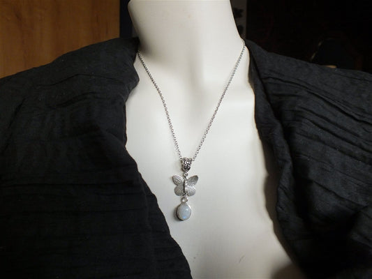 Collier labradorite blanche papillon - Aurore Lune 