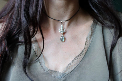 Collier labradorite et décoration façon Art Nouveau - Aurore Lune 