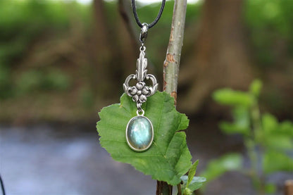 Collier labradorite et décoration façon Art Nouveau - Aurore Lune 