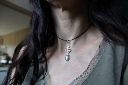 Collier labradorite et décoration façon Art Nouveau - Aurore Lune 
