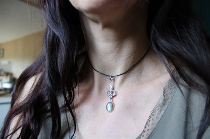 Collier labradorite et décoration façon Art Nouveau - Aurore Lune 