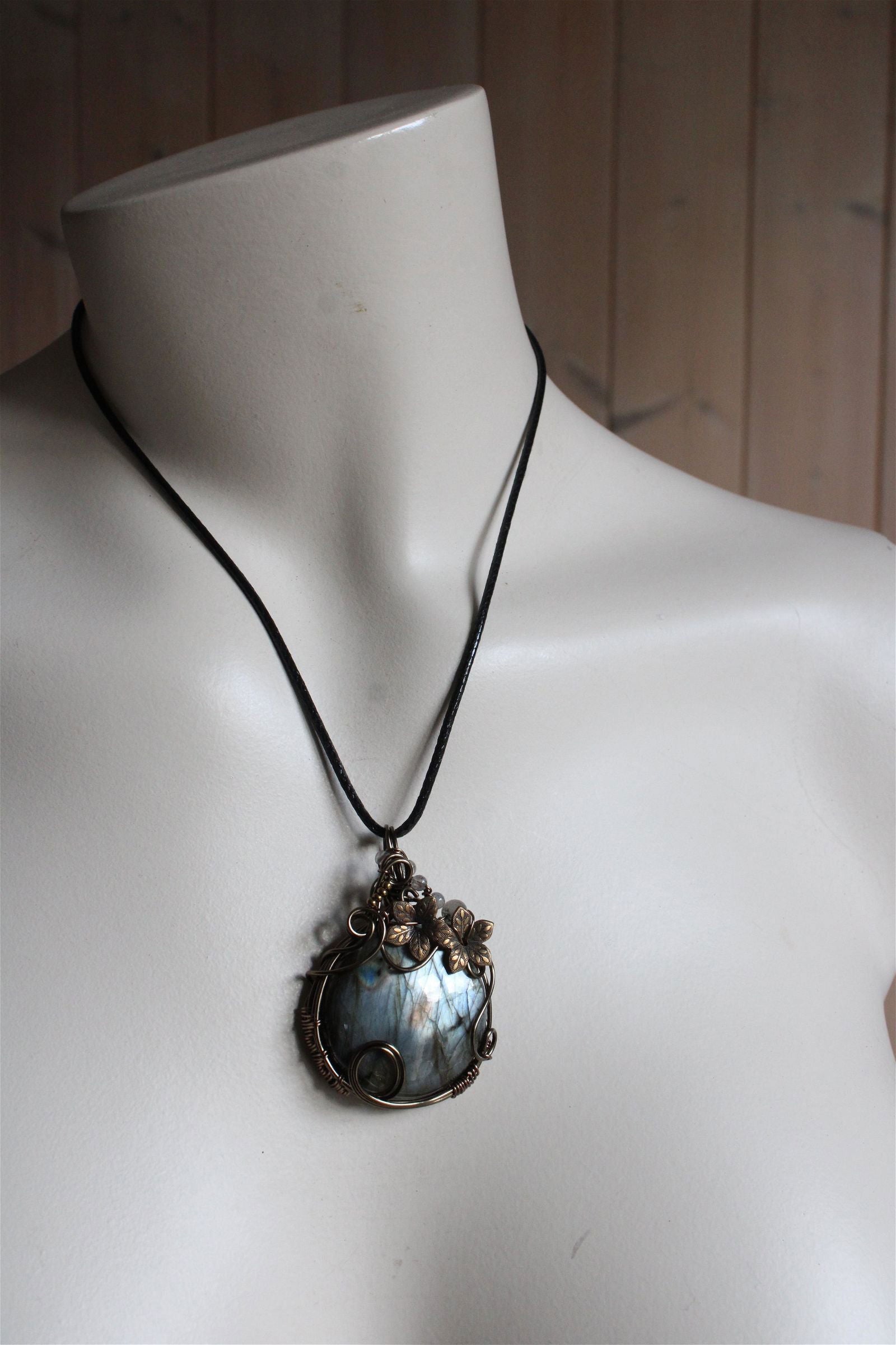 Collier labradorite jolis reflets gris - Aurore Lune 