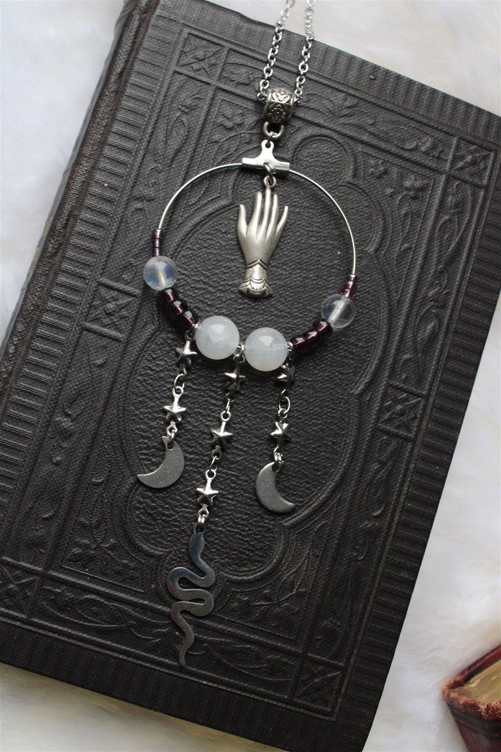 Collier mystique labradorite blanche et serpents - Aurore Lune 