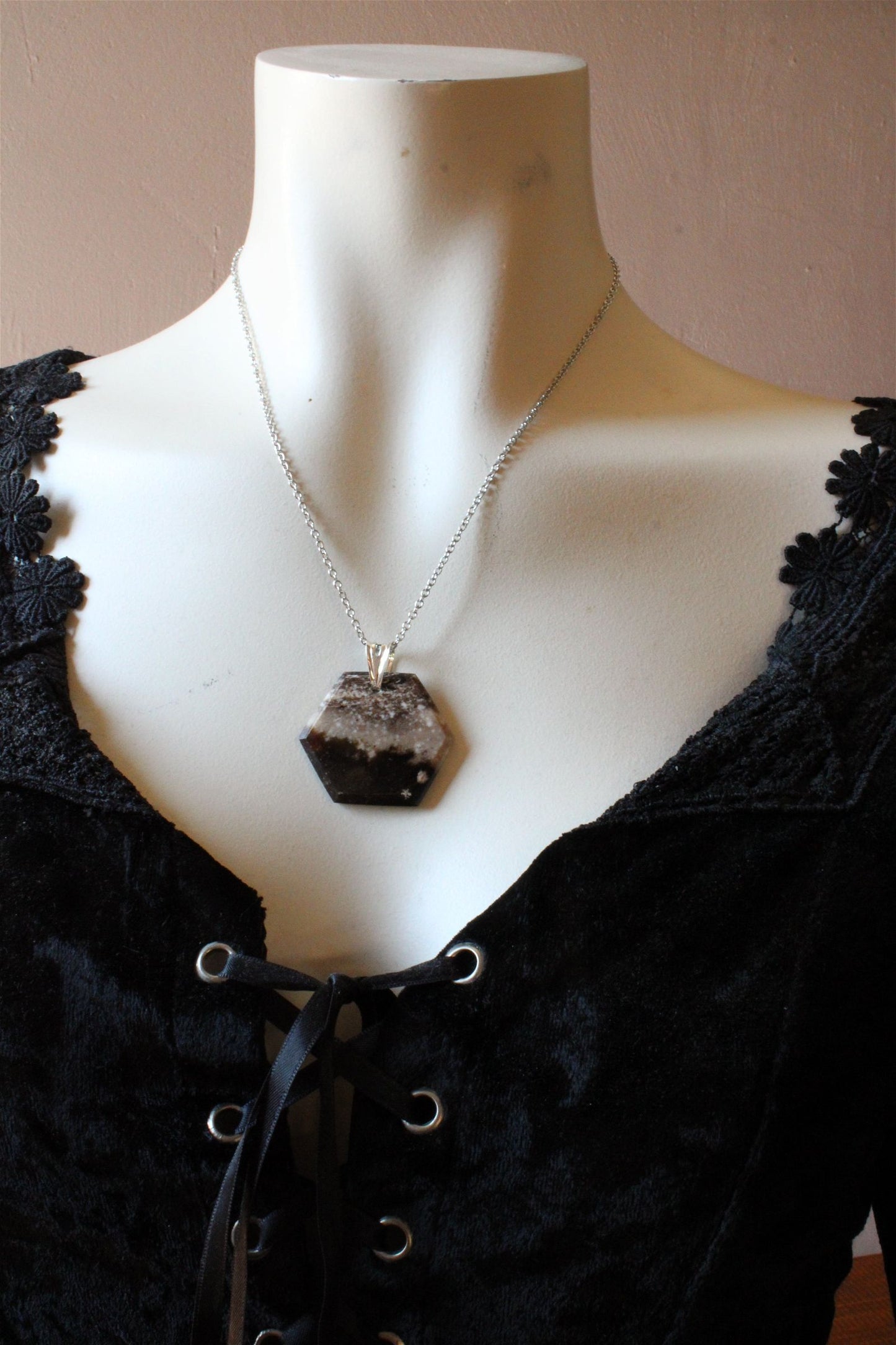 Collier opale noire de Madagascar - Aurore Lune 