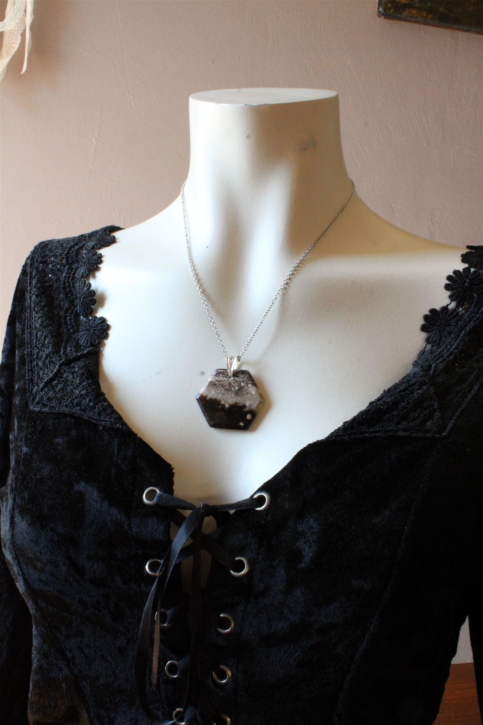 Collier opale noire de Madagascar - Aurore Lune 