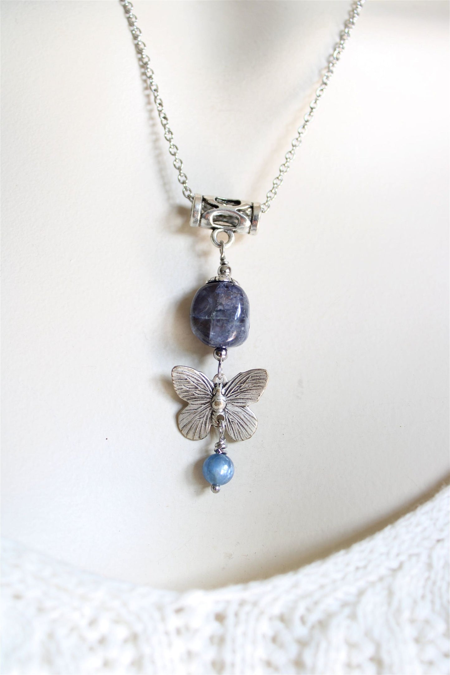 Collier poétique avec disthène bleu et cordiérite - Aurore Lune 